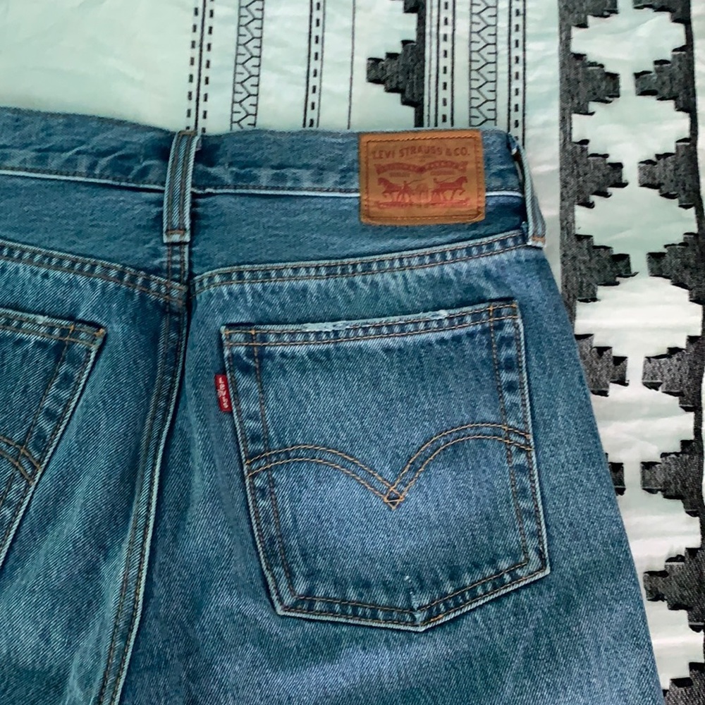 WEDGIE STRAIGHT LEVIS